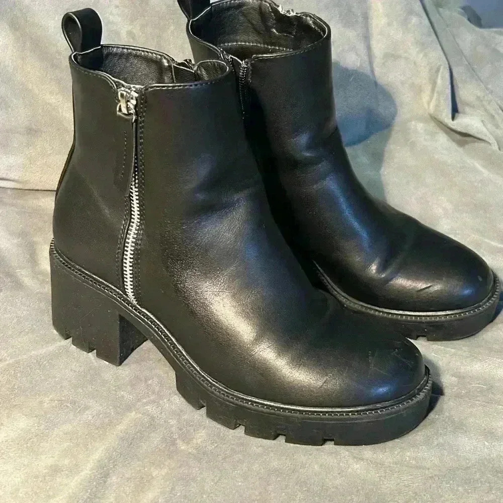Steve Madden Black Chunky Ankle Zip Motorcycle Boots, Size 9